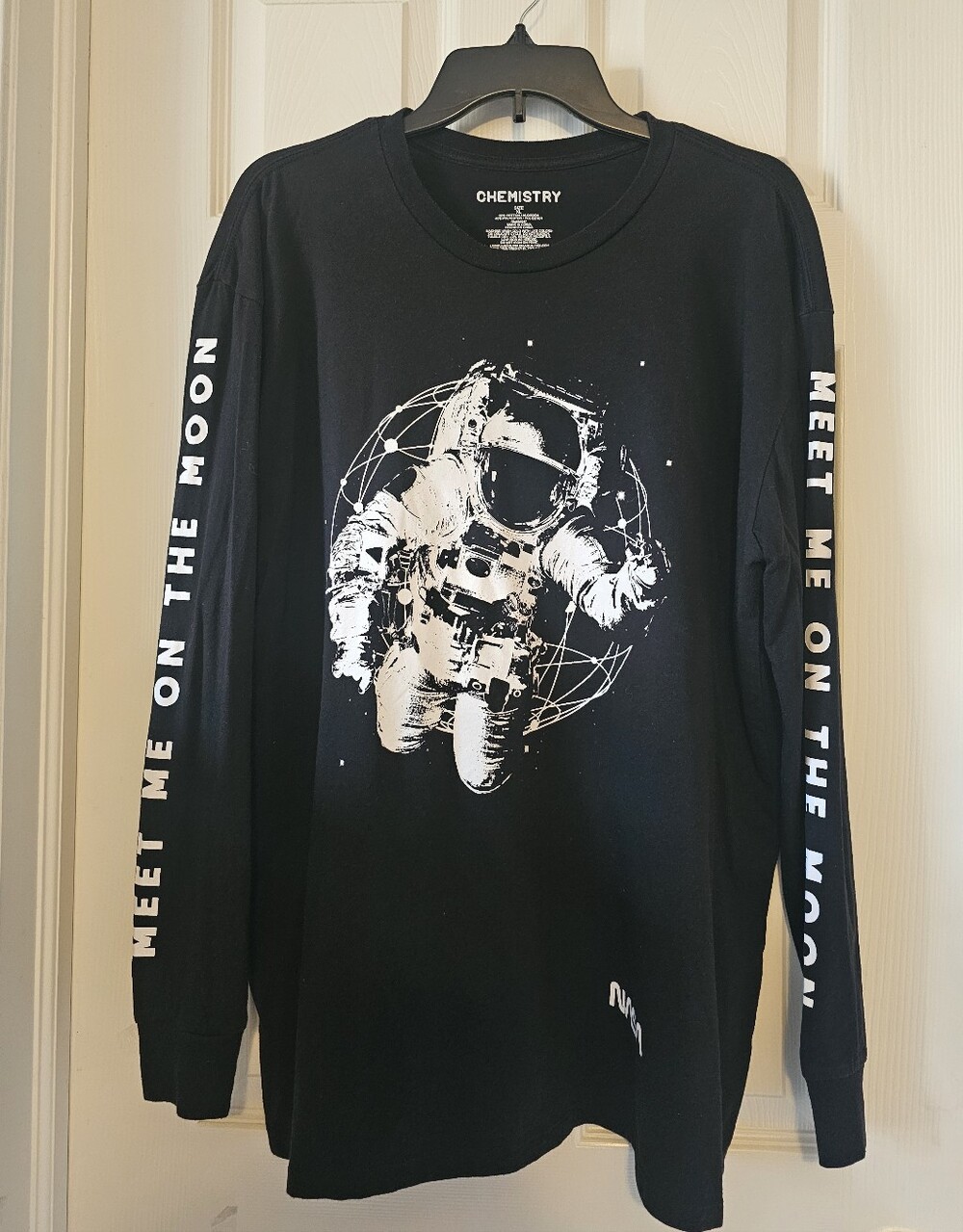 Chemistry NASA Mns Black Long Sleeve Astronaut Graphic Tee with White Print SzXL
